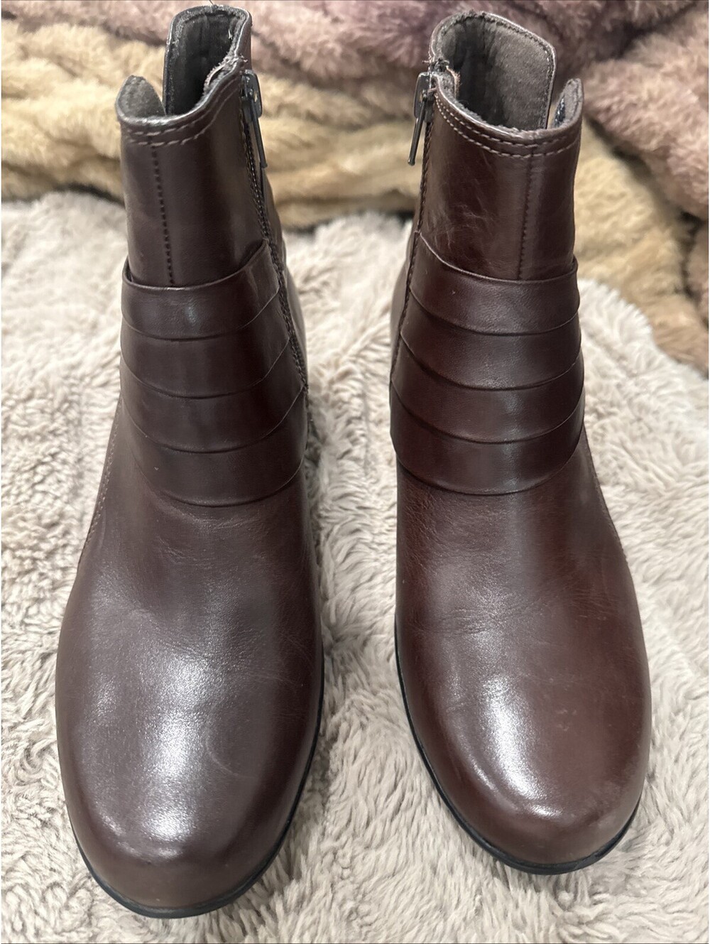 Clarks Bendables Zippered Ankle Boots Brown Leather Booties Womens Size 7.5